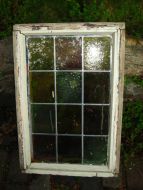 Blyglassvindu med farga glass fra 1800 tallet