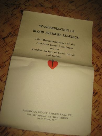 Brosjyre STANDARDIZATION OF BLOOD PRESSURE READING 30 tallet