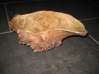 Nøtteskål fra 40 tallet laga av kjuke på tre