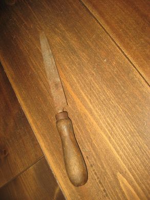 Eldre skomakerredskap fra avvikla skomakeri ca 24 cm lang