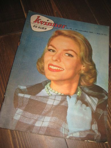 1957 nr 039 KVINNER og klær