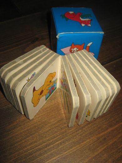 Tassens klossebøker Tassen leker med små dyr