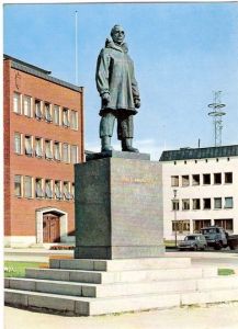 Statuen av den kjendte polarforsker Roald Amundsen 1872-1928. TROMSØ.                     Aune F-3482-7