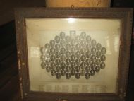 Gammelt bilde i glass og gammel treramme ca 50*44 cm stort 1909