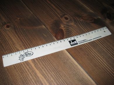 Linjal i plast 70 tallet fra Sparebanken Møre Ungdomsavdelingen