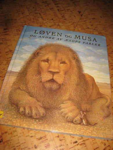 LØVEN OG MUSA OG ANDRE AV ÆSOPS FABLER. 2001.