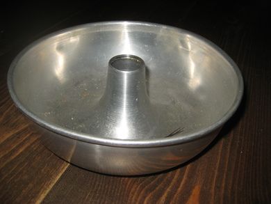 Meget lett og pen metallform ca 19 cm i diameter