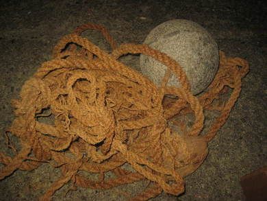 Diverse fiskeredskap brukt ved garnfiske i gamle dager selges under ett