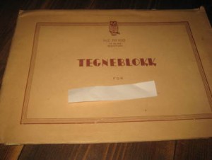 TEGNEBLOKK H.E.No 100, MED TEGNINGER, 60 tallet. Namn på eiger er blenda med en løs lapp. Merka nr 2.