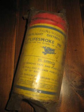 Uåpna pakke DAYLIGHT DISTRESS SIGNAL LIFESMOKE 2 40 tallet