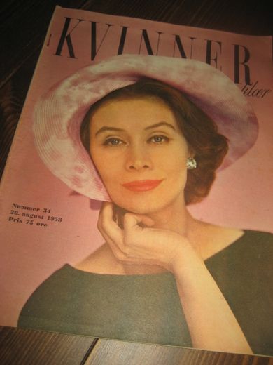 1958 nr 034 KVINNER og klær