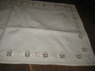 Liten brodert brikke hardangersøm?? 52*29 cm stor