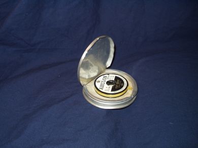 Pen blikkboks for oppbevaring av diverse